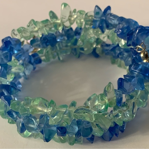 3” Triple Strand Blue Green Glass Chip Memory Wire Dolphin Bracelet Brand New - Picture 8 of 9